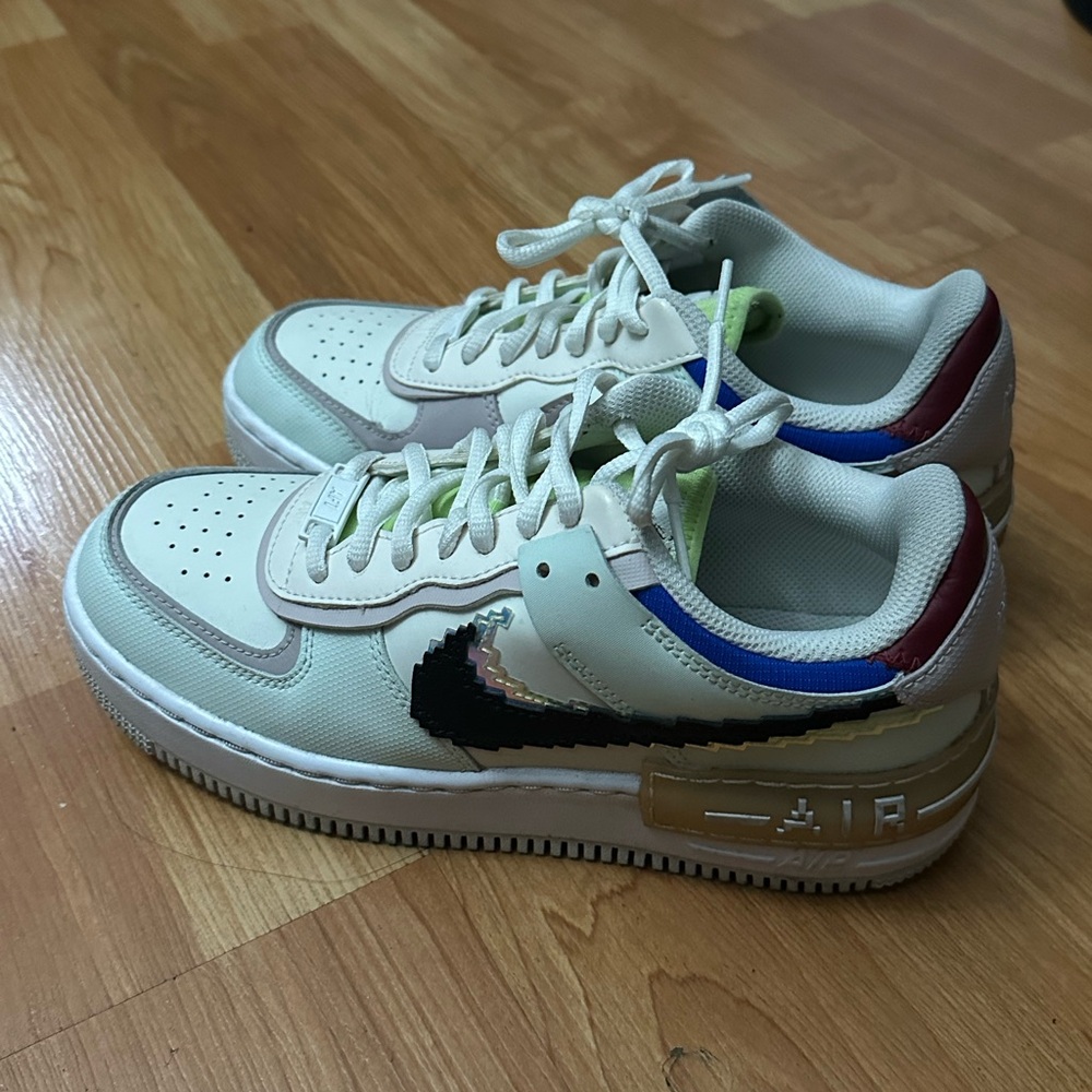 WMNS Air Force 1 Shadow SE Pixel Swoosh - Barely Green